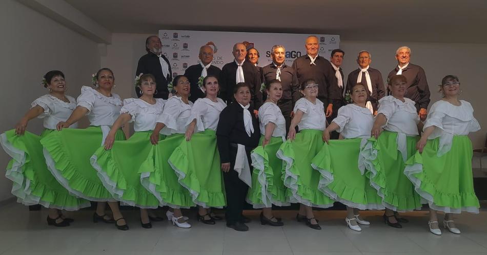 Gran actuacioacuten de la academia  La Flor del Cardoacuten en un encuentro nacional de danzas en Las Termas