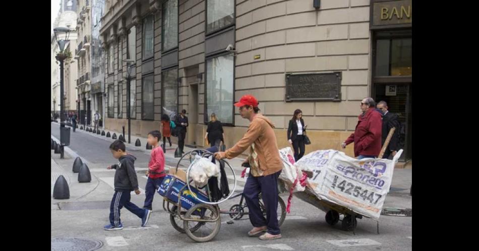 Cifras que duelen- 6 de cada 10 nintildeos y adolescentes son pobres en Argentina