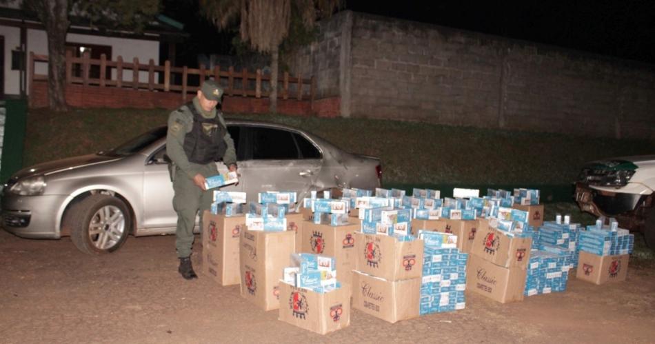 FOTOS- Abandonan vehiacuteculos cargados con miles de paquetes de cigarrillos extranjeros