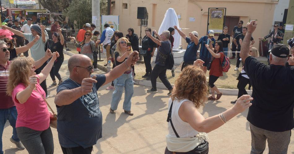 Una fiesta que la gente marca en el calendario- el cumpleantildeos de la abuela Carabajal