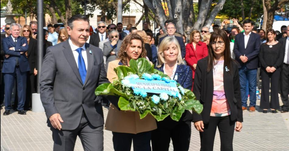 Fuentes participoacute del acto conmemorativo por el 174deg aniversario de la muerte del Gral San Martiacuten 