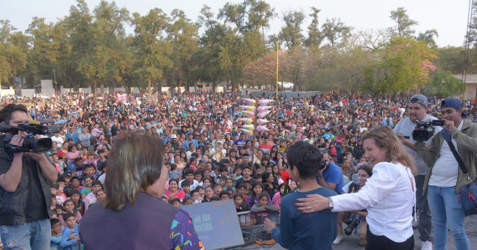 FOTOS  El Parque Aguirre fue escenario de los festejos por el Diacutea de la Nintildeez