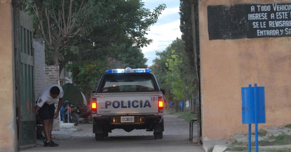 Roban puertas de varios monumentos en el cementerio La Piedad