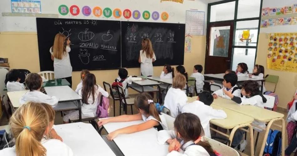 El Gobierno Nacional fijoacute el nuevo salario miacutenimo docente