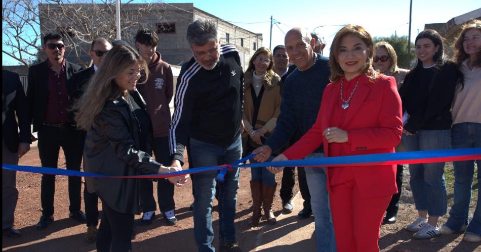 Una multitud celebroacute los 140 antildeos de Villa Ojo de Agua