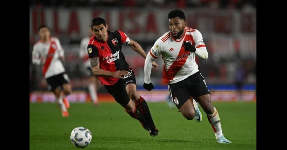 River empatoacute con Newells en el Monumental y se alejoacute de la punta