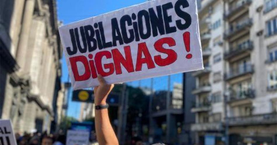 Jubilados marcharaacuten en reclamo al veto de Javier Milei