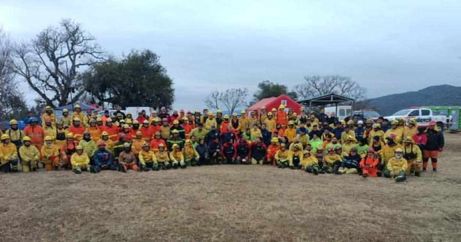 Bomberos de Antildeatuya participaron de la III Movilizacioacuten en Salta