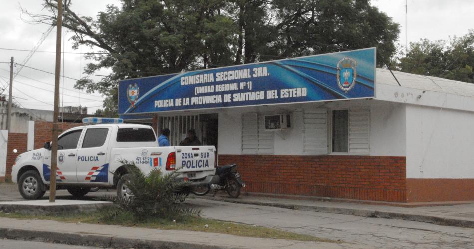 Un cabo primero de policiacutea denuncioacute a su ex pareja- Me amenaza y me hostiga