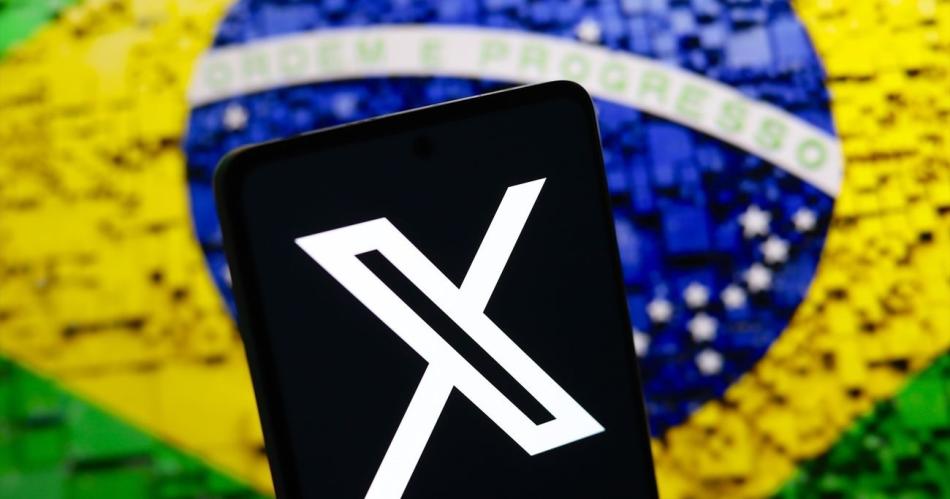 Ordenan la suspensioacuten de la red social X en Brasil