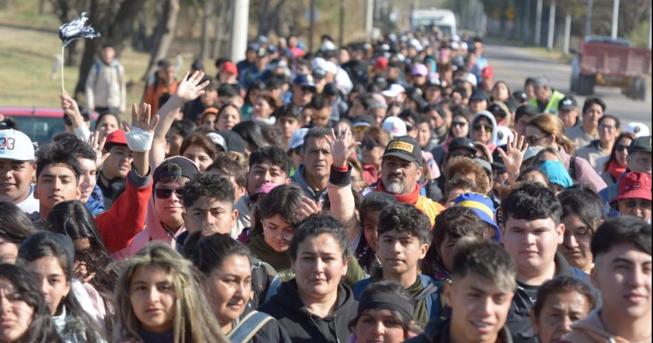 Con emocioacuten y mucha fe se realiza la 7ma peregrinacioacuten hacia el Santuario de Mama Antula