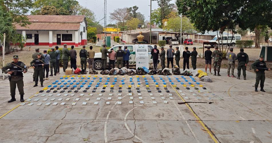 Secuestran un cargamento de maacutes de 202 kilos de cocaiacutena y detienen a 10 personas