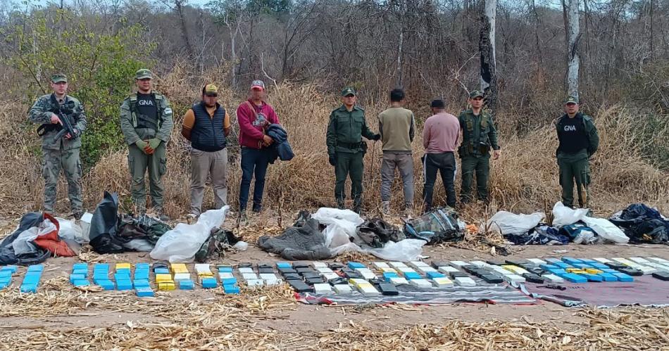 Secuestran un cargamento de maacutes de 202 kilos de cocaiacutena y detienen a 10 personas