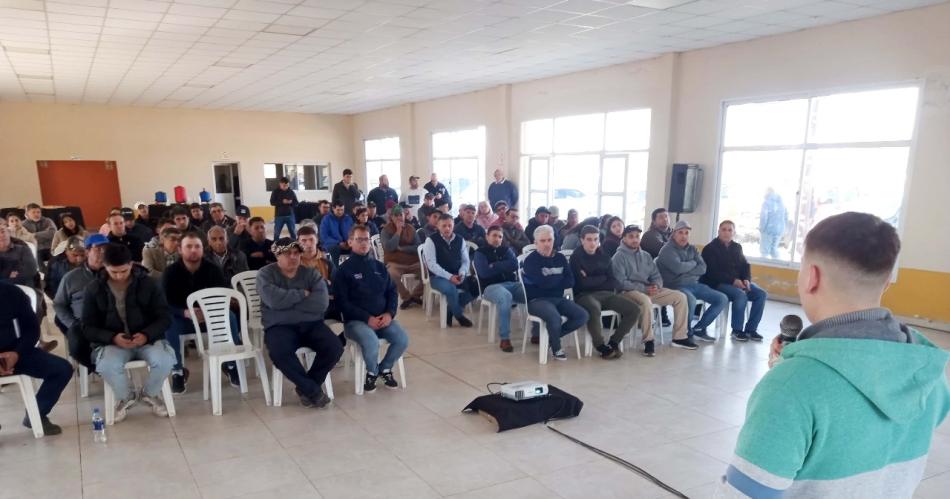 Charla sobre sistema de riego por goteo fue el eje de una jornada orientada al sector productivo