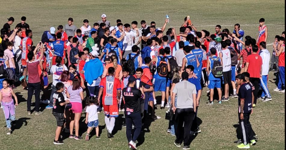 Unioacuten Santiago goleoacute y va por el bicampeonato 