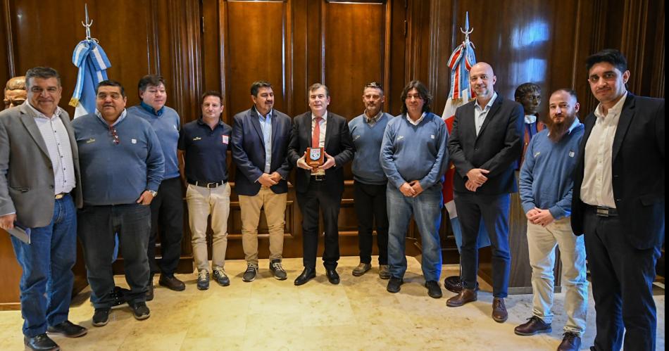 Zamora se reunioacute con miembros de la nueva Comisioacuten Directiva de la Unioacuten Santiaguentildea de Rugby