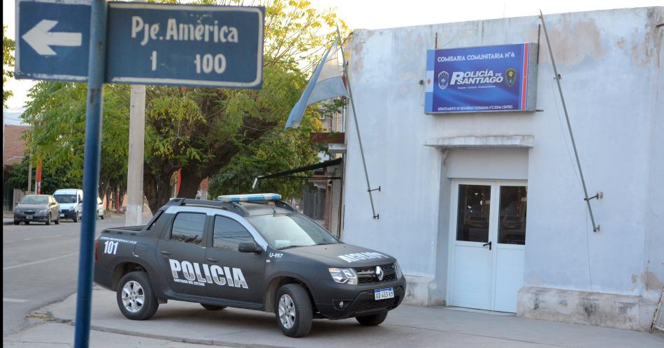 Revisoacute el teleacutefono a su hijo y descubrioacute que un compantildeero del colegio le ofreciacutea drogas