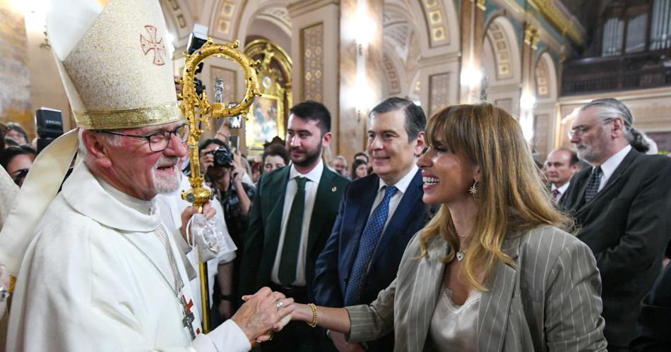 El Gobernador y la Senadora Claudia de Zamora participaron de la ceremonia de traspaso de la Sede Primada