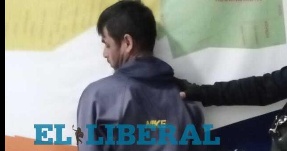 Borracho le fracturoacute el brazo a su hijo de 11 antildeos con un martillo y amenazoacute con prender fuego la casa