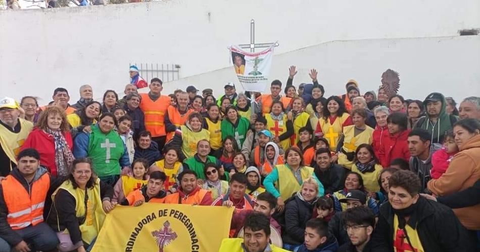 Cubiertos en un manto de fe los peregrinos partiraacuten al encuentro con el Sentildeor de Mailiacuten 