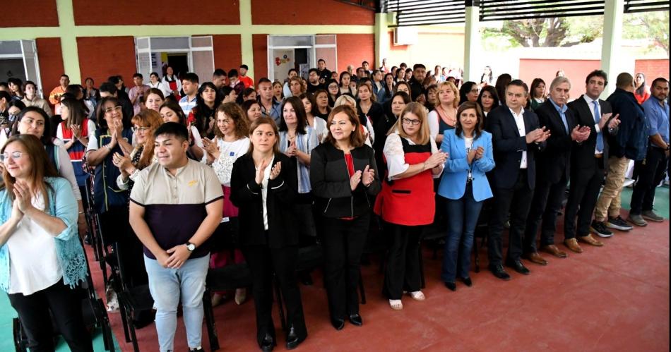 Fuentes destacoacute el trabajo de los docentes municipales en el acto del Diacutea del Maestro