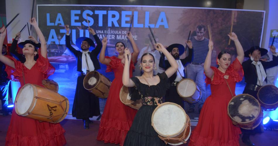 Noche de  glamour en la avant premiere de  La Estrella Azul