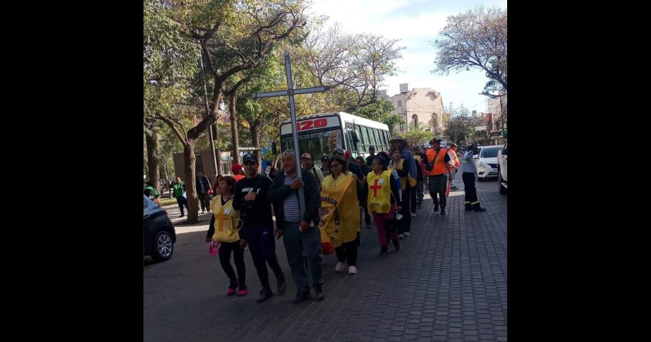 Cubiertos en un manto de fe los peregrinos partiraacuten al encuentro con el Sentildeor de Mailiacuten 