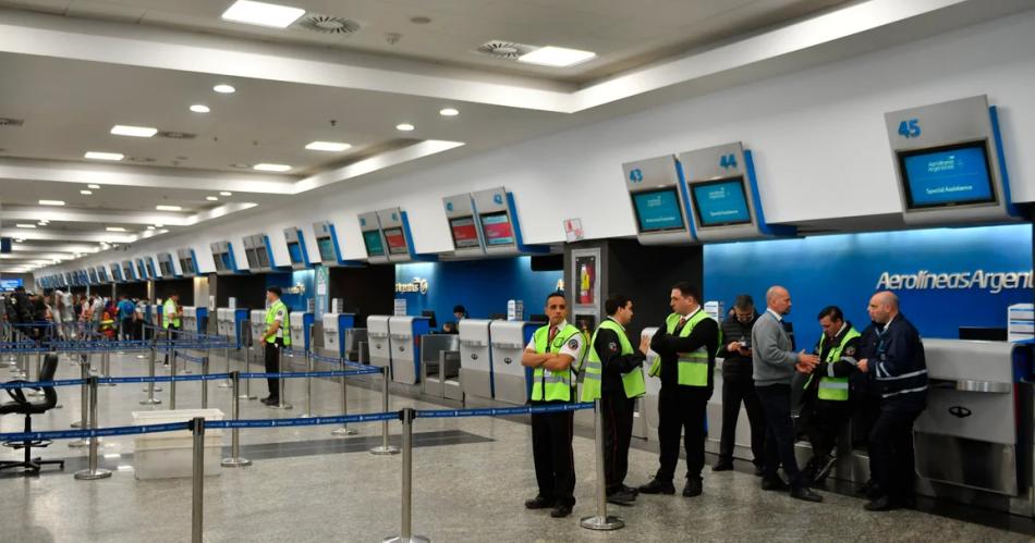 El desesperante relato de una pasajera varada en Aeroparque que tiene a su madre con caacutencer