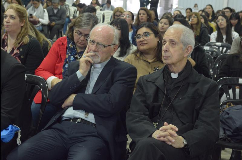 PARTICIPACIÓN Los obispos Mario Poli y Vicente Bokalic presidieron el encuentro de educación católica