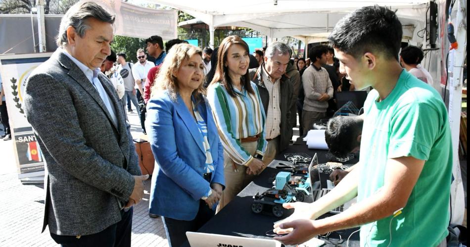 Fuentes visitoacute la Expo Futuro que difundioacute las ofertas educativas para los joacutevenes