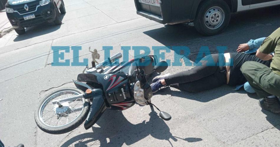 Bdeg Centenario- chocoacute a una motociclista la dejoacute tirada y huyoacute del lugar