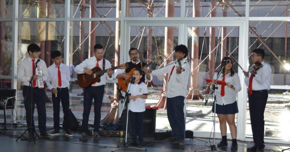 Alumnos festejan el Diacutea del Estudiante con una muestra artiacutestica en la Legislatura