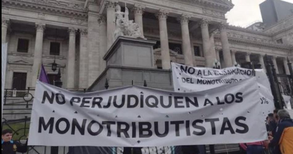 Maacutes de un milloacuten de monotributistas sociales quedan sin cobertura de salud- el motivo