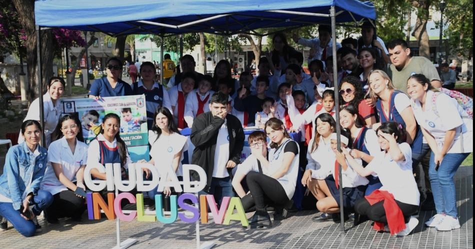 La Municipalidad organizoacute el acto central por el diacutea de las personas sordas en plaza Libertad