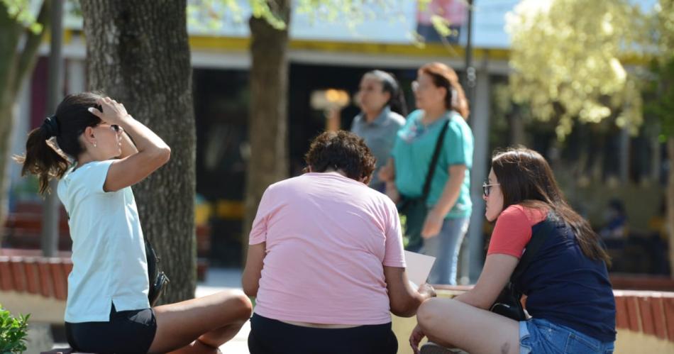 El alivio duraraacute poco- se espera un viernes con calor y viento en Santiago