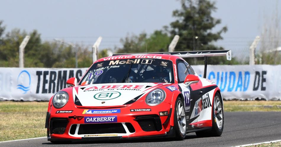 Gran despliegue de los pilotos de la Porsche Cup en el Autoacutedromo de Las Termas