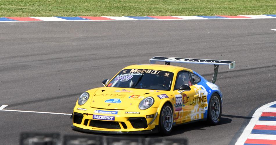 Gran despliegue de los pilotos de la Porsche Cup en el Autoacutedromo de Las Termas