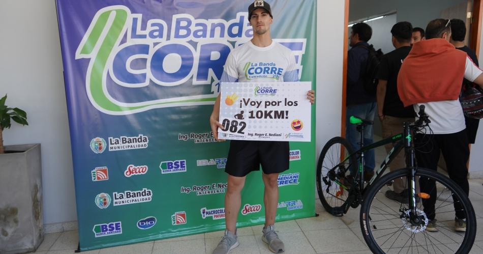 Comenzoacute la entrega de kits para los runners de La Banda corre