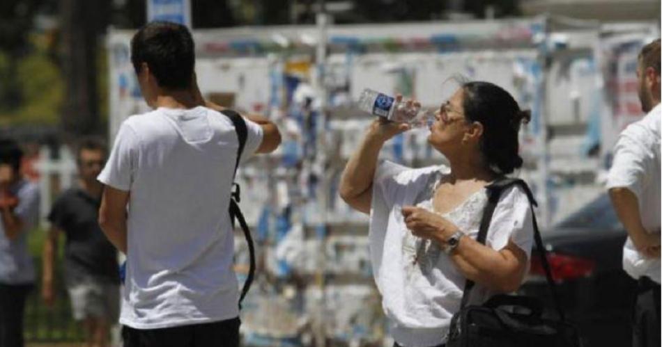 Saacutebado caluroso en Santiago- se espera mucha humedad y una maacutexima de 36deg