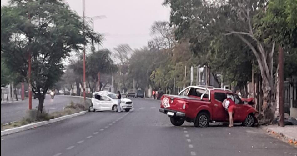 DESTROZOS La violencia del accidente quedó registrada en la brutalidad del impacto y los daños que presentaban ambos rodados En el lugar trabajó Criminalística