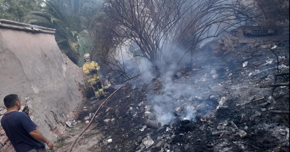 Voraz incendio en una casa abandonada usada como aguantadero causoacute temor