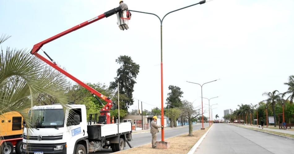 La Municipalidad trabaja en la normalizacioacuten del sistema lumiacutenico de la costanera afectado por robos