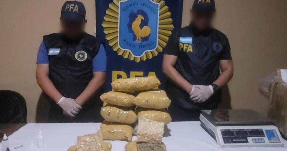 Decomisan 10 kilos de droga ocultos en una encomienda en plena terminal de oacutemnibus