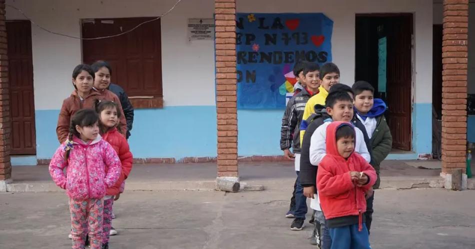 Gloria Cisneros una mujer del chaco santiaguentildeo que podriacutea convertirse en la mejor maestra del mundo