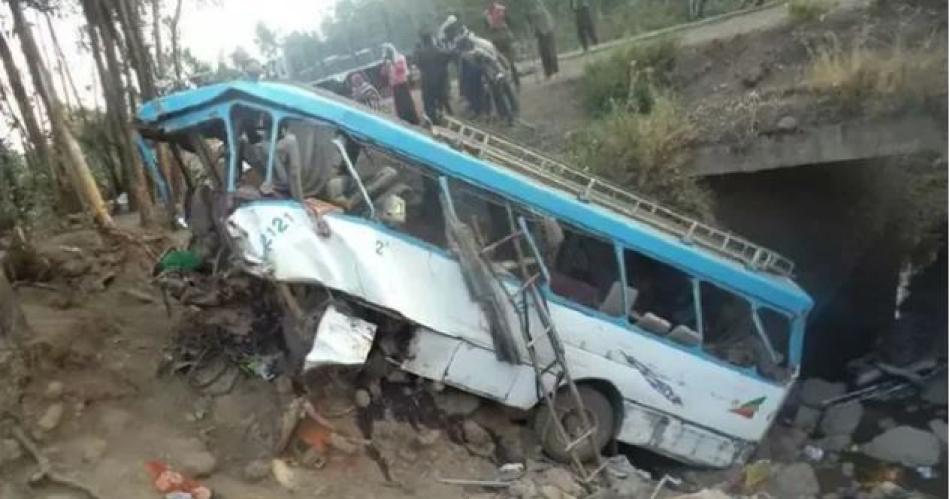 Conmocioacuten en Etiopiacutea- un autobuacutes volcoacute y 28 personas murieron