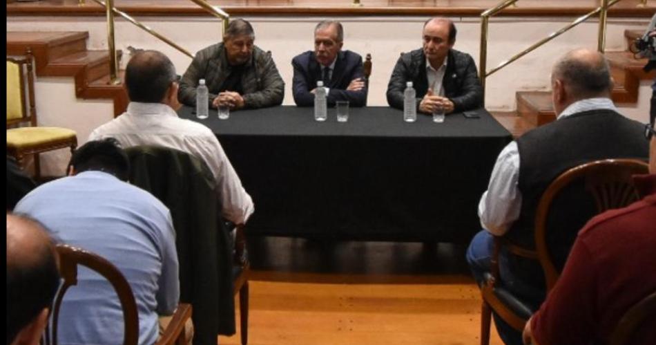 Reunioacuten de la Mesa de Diaacutelogo con gremios estatales