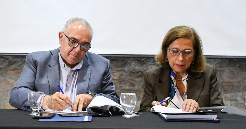 Los Ministerios de Salud y Produccioacuten firmaron acuerdo de cooperacioacuten para cuidar el medioambiente