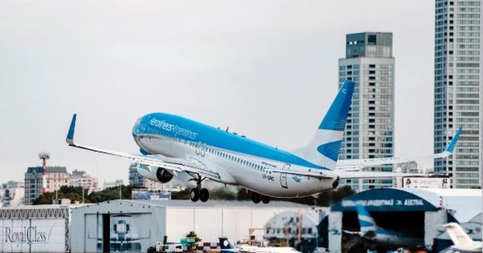 Milei firmaraacute un decreto para que Aeroliacuteneas Argentinas pueda ser privatizada