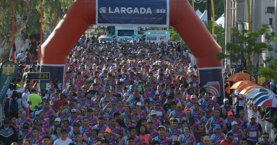 Maratoacuten EL LIBERAL 2024- el primer diacutea fue todo un reacutecord de atletas inscriptos