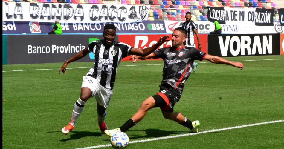 DETERMINANTE Luis Angulo abrió el partido ante Barracas con un desborde a pura velocidad Asistió a Varaldo y demostró por qué se ganó la titularidad